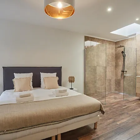 Center Of Montmartre By Prestige * Parigi