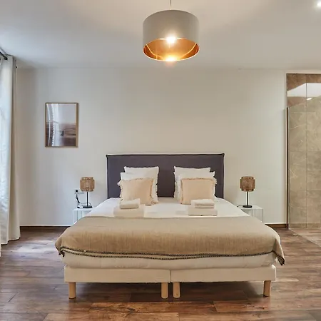 Center Of Montmartre By Prestige *