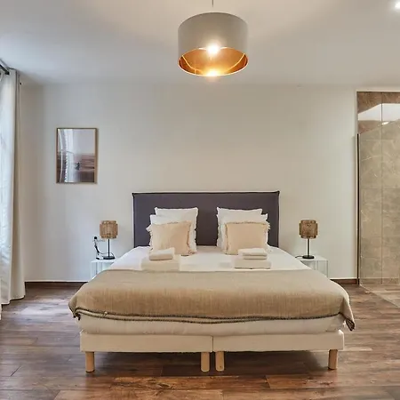 Center Of Montmartre By Prestige Lejlighed Paris